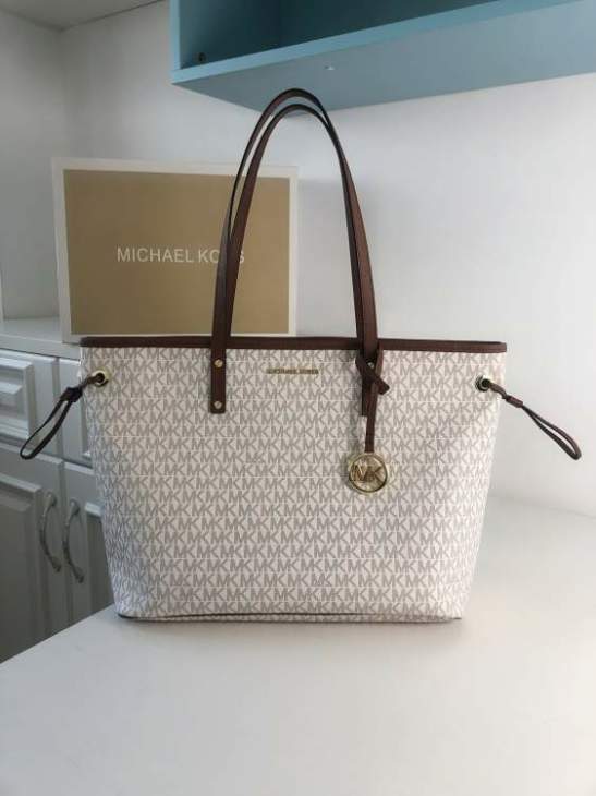 Picture of Michael Kors Wallets _SKUfw242027985fw